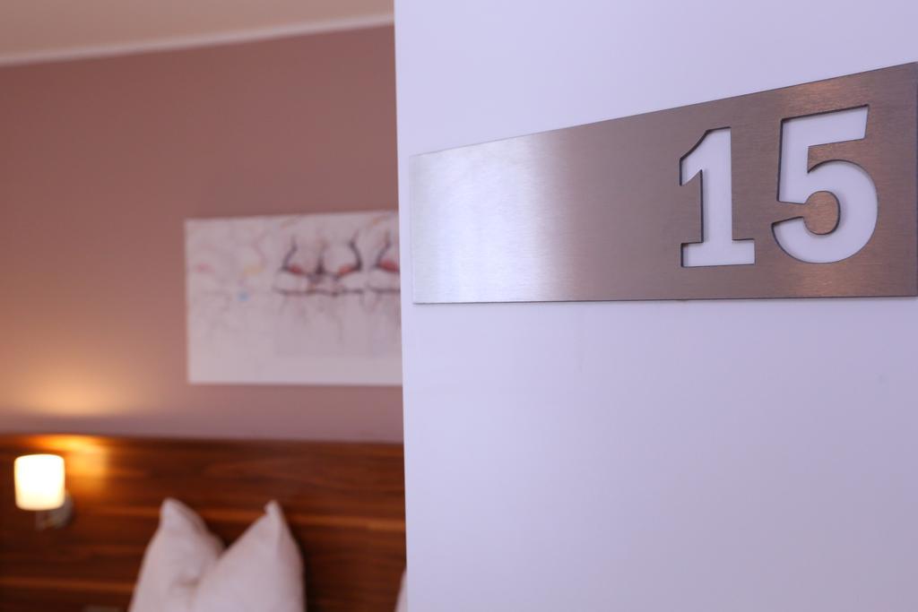 Hotel & Konditorei May Neufeld an der Leitha エクステリア 写真